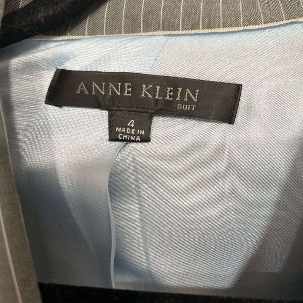 Anne Klein suit - Picture 2 of 6